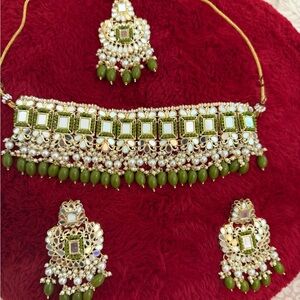 Elegant Green and Gold Jewelry Set